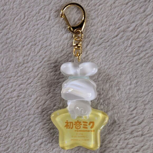 Sanrio Cinnamoroll x Hatsune Miku Keychains Set of 2 Yellow Shaker Star Heart - Picture 5 of 5